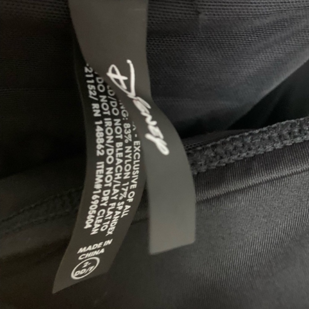 Torrid x Disney Mickey Mouse Swim Romper - 2X - 18/20 -
NWT - Picture 10 of 10